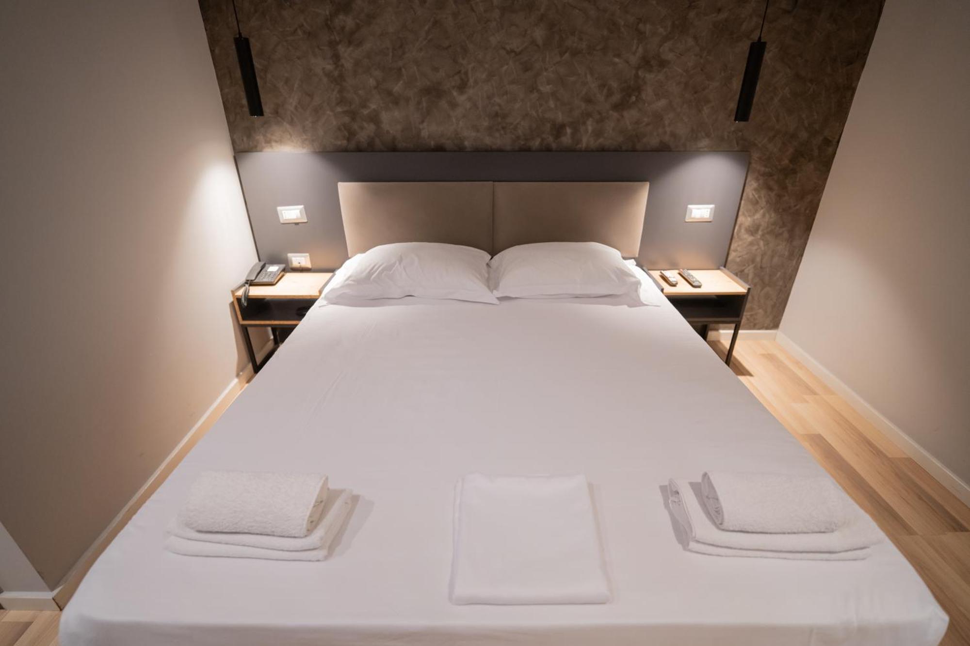 Center Boutique Hotel 地拉那 外观 照片