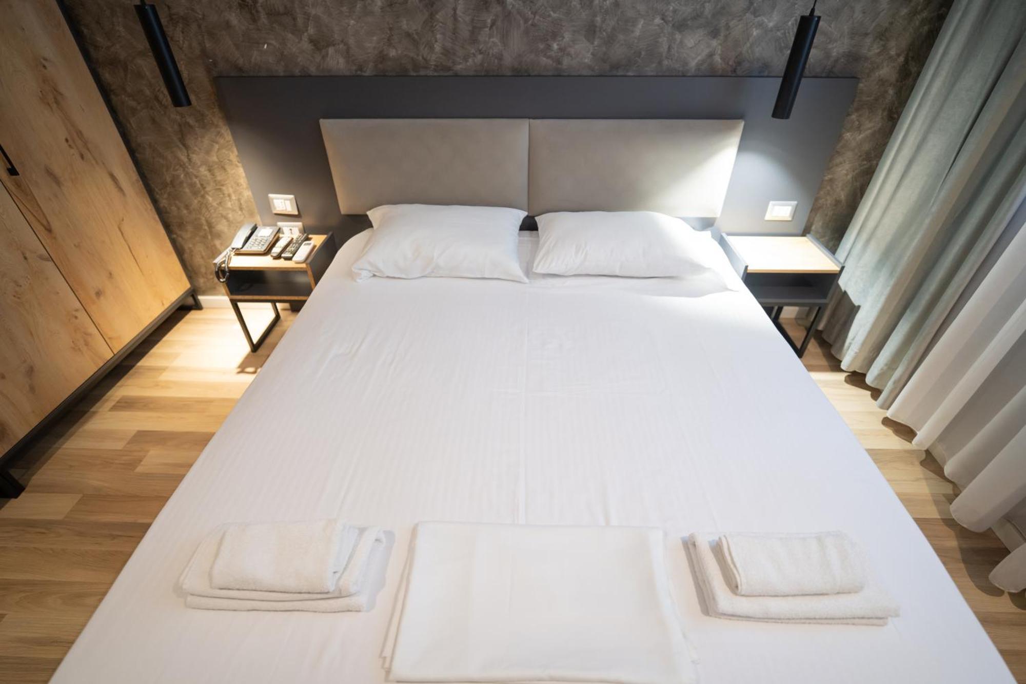 Center Boutique Hotel 地拉那 外观 照片