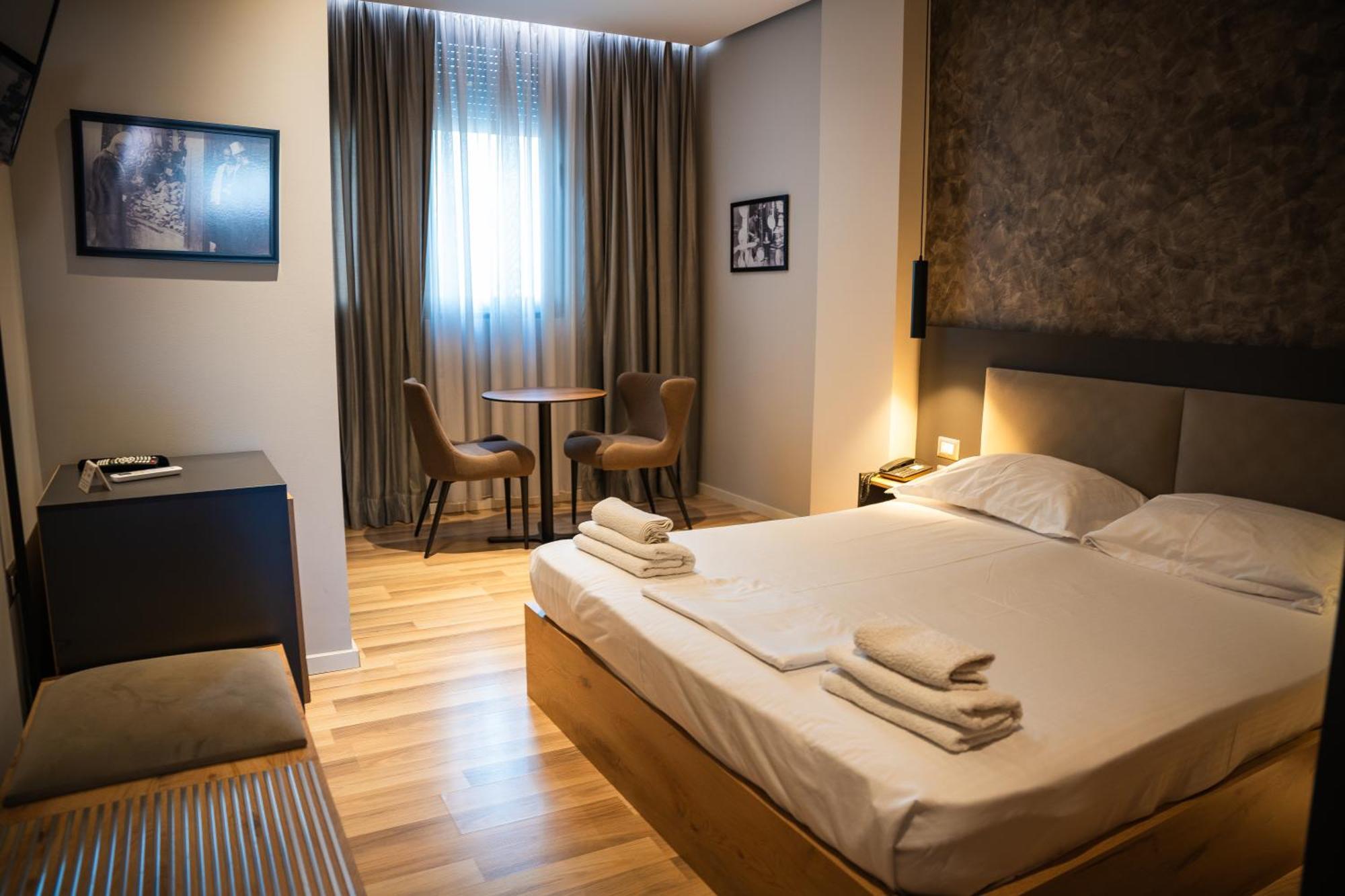 Center Boutique Hotel 地拉那 外观 照片