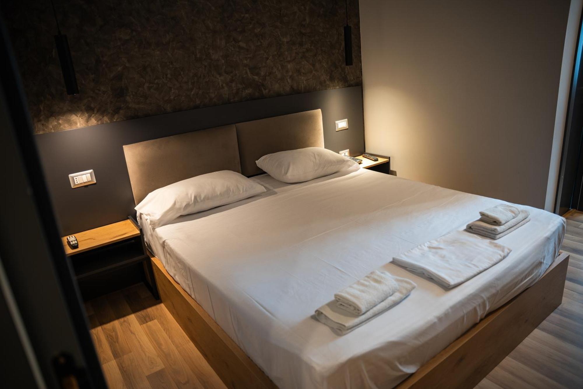 Center Boutique Hotel 地拉那 外观 照片