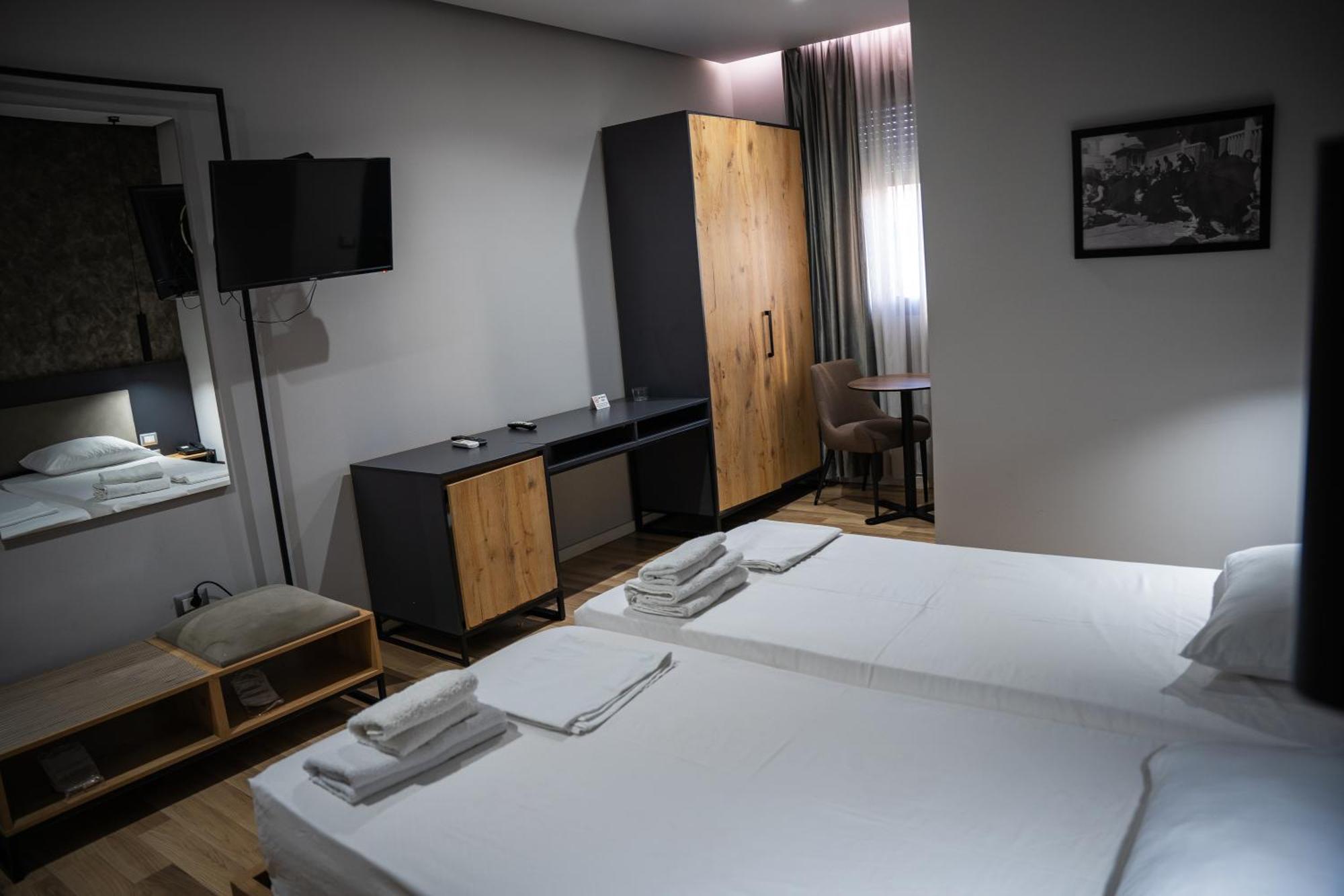 Center Boutique Hotel 地拉那 外观 照片