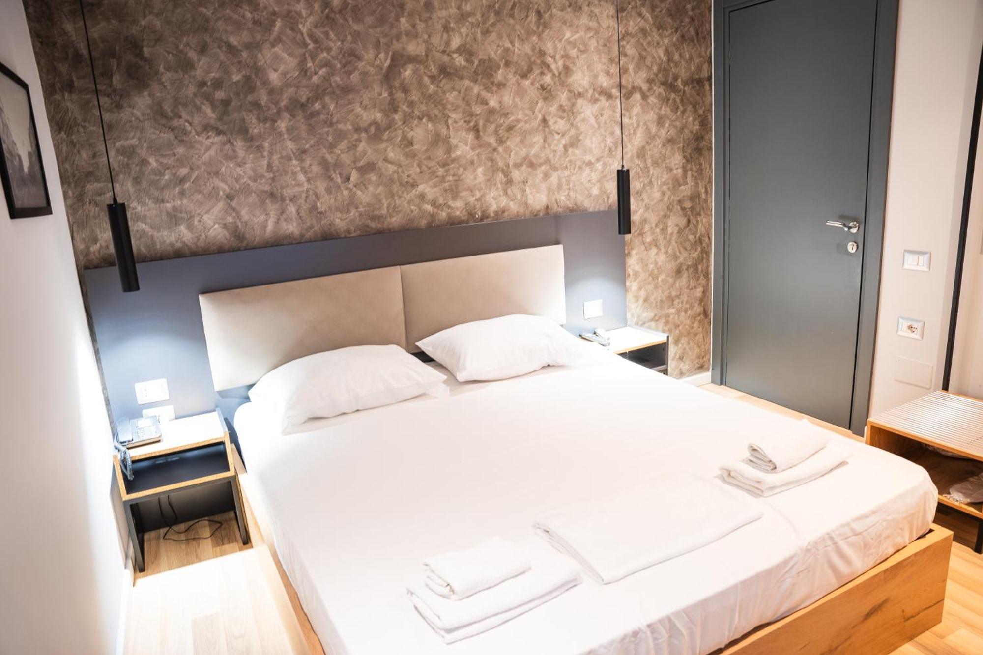Center Boutique Hotel 地拉那 外观 照片